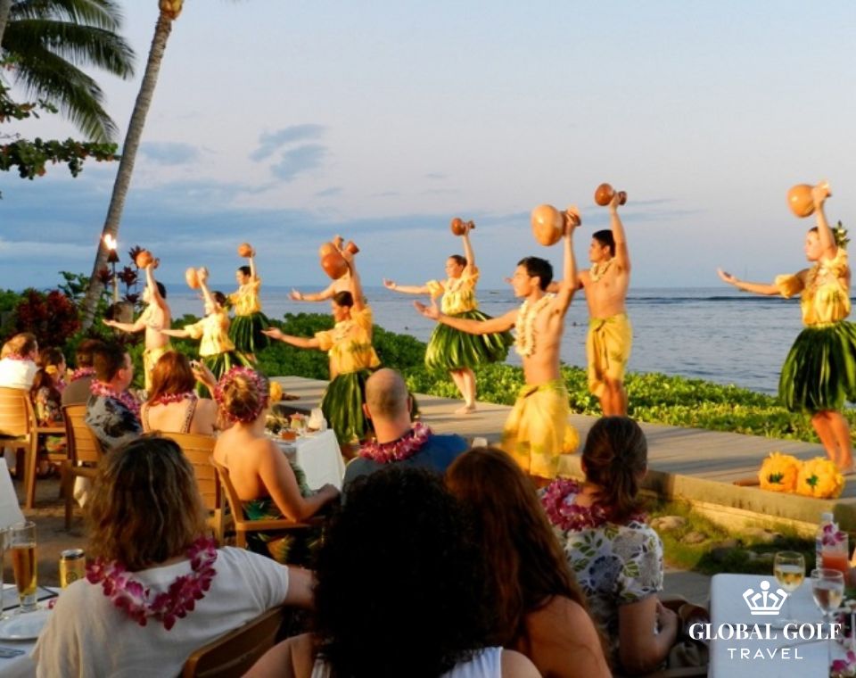 Bữa tối bên bờ biển và Polynesian Dancing show