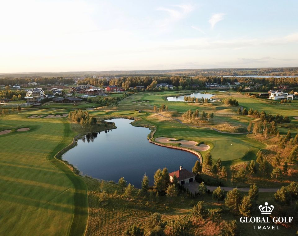 đặt sân golf tại nga