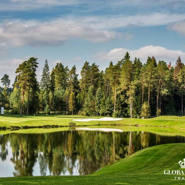 đặt sân golf tại nga