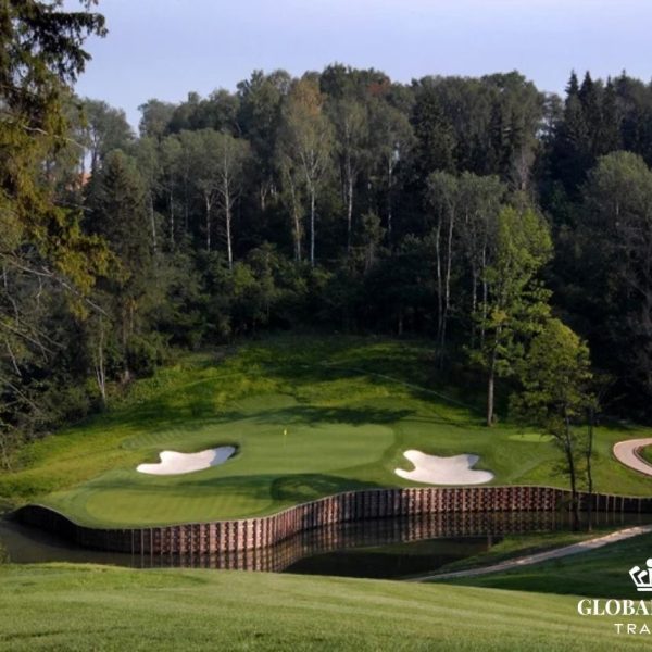 đặt sân golf tại nga